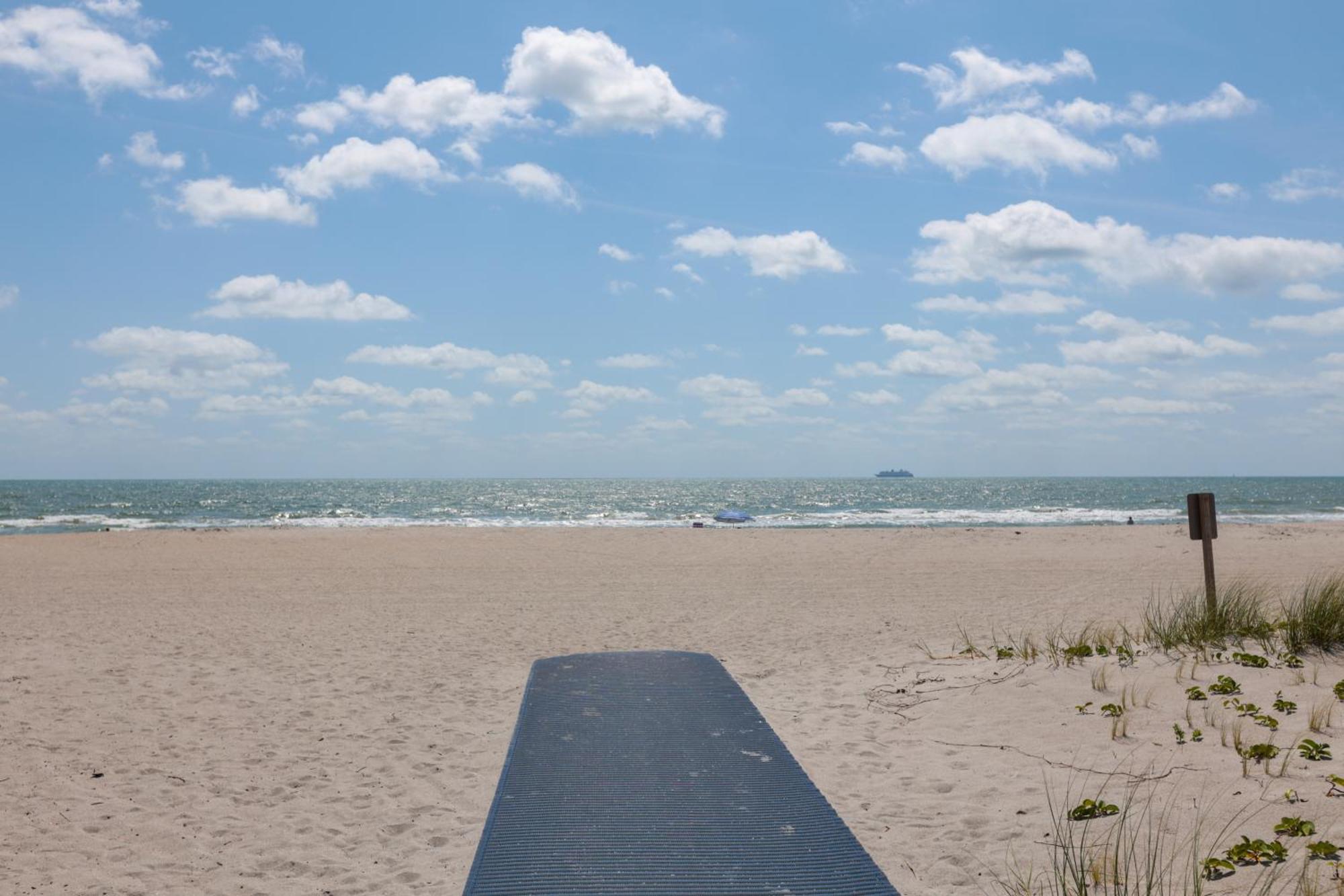 Cape Canaveral Escape With Grill Walk To Beach! Kültér fotó